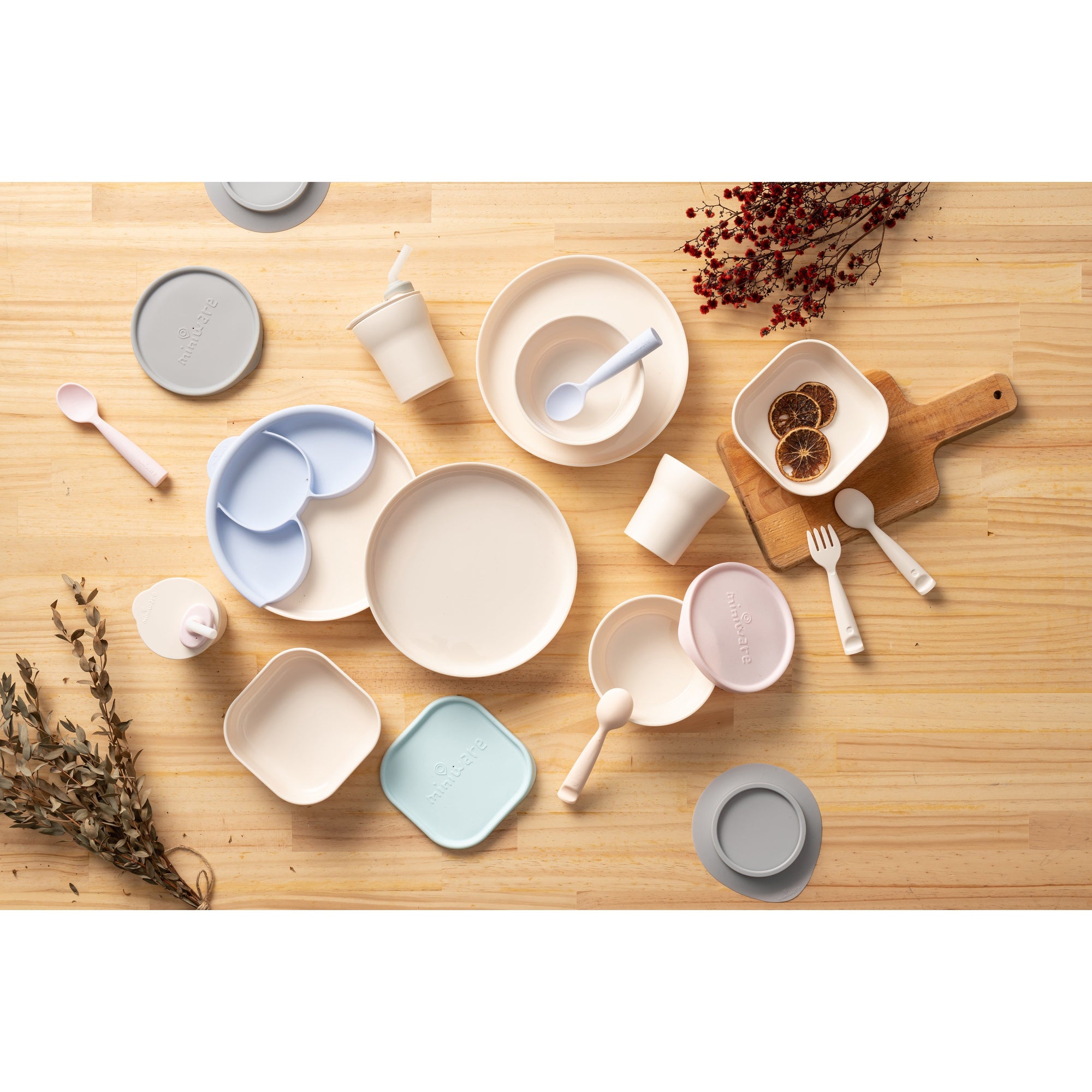 miniware-first-bite-set-pla-cereal-suction-bowl-vanilla-+-silicone-spoon-and-cover-in-cotton-keylime- (20)